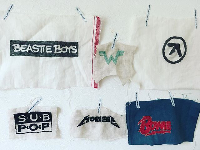 #ロックな刺繍 シリーズ、増えてきました。まだまだ刺したいロゴや言葉があるけど、なかなか進まない今日この頃。.#embroidery #logo #rockembroidery #horieee #90s #alternativerock (Instagram)