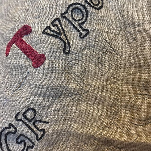 雨降りの1日。.予定がなくなったのでチクチクタイム.#刺繍 #タイポ  #タイポ刺繍  #タイポグラフィ #horieee #embroidery #typography #暮らしを楽しむ (Instagram)